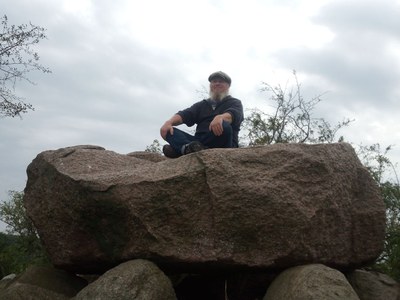 Frank an den Dolmen