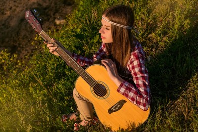 girl-guitar
