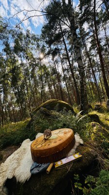 Trommel am Dolmen 
